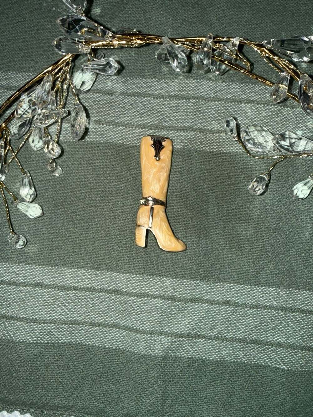 Vintage Enamel High Heel Boot Brooch - Cream With silver trim